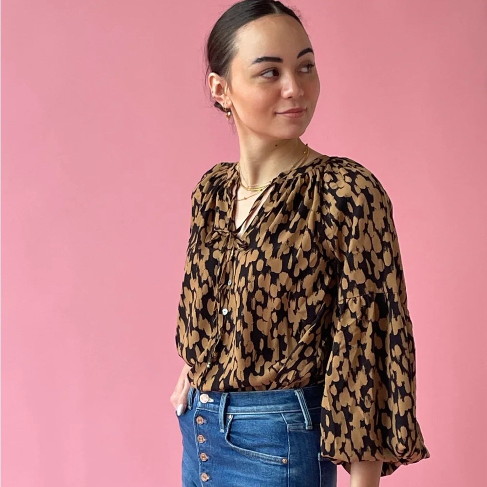 SALE!! NWT Animal Print Serengeti Blouse Size Small